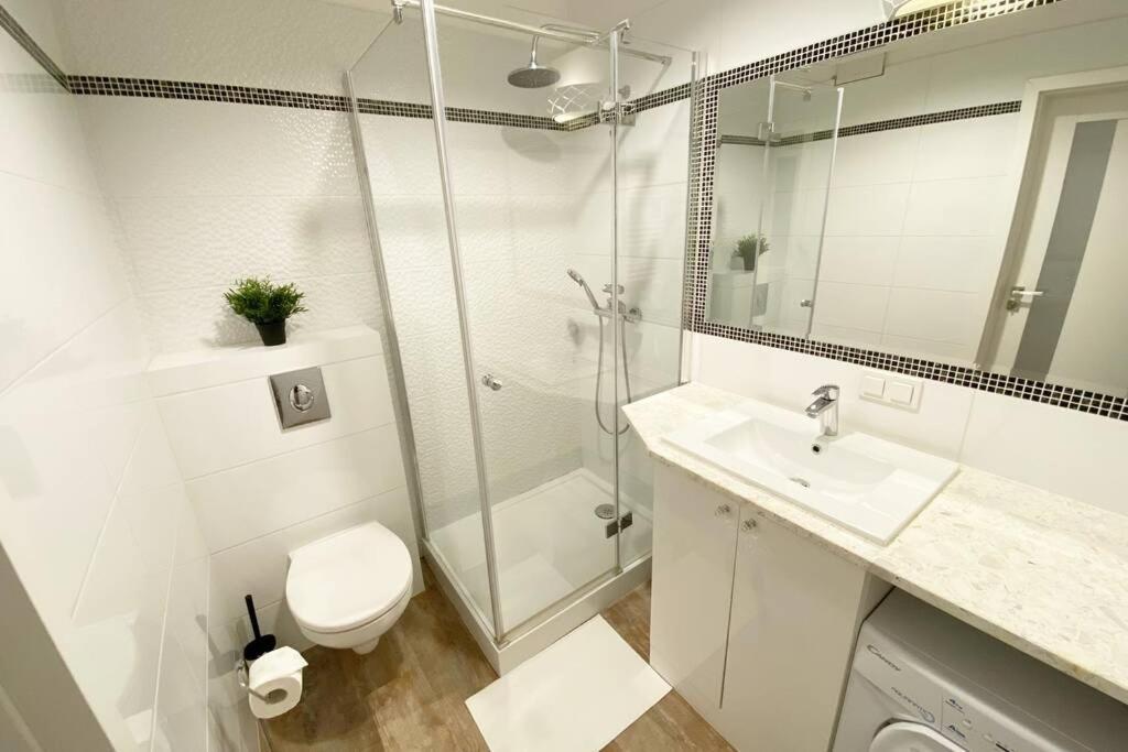 Exclusive 2Br! Apartment Near City Center +Netflix Warszawa Eksteriør bilde