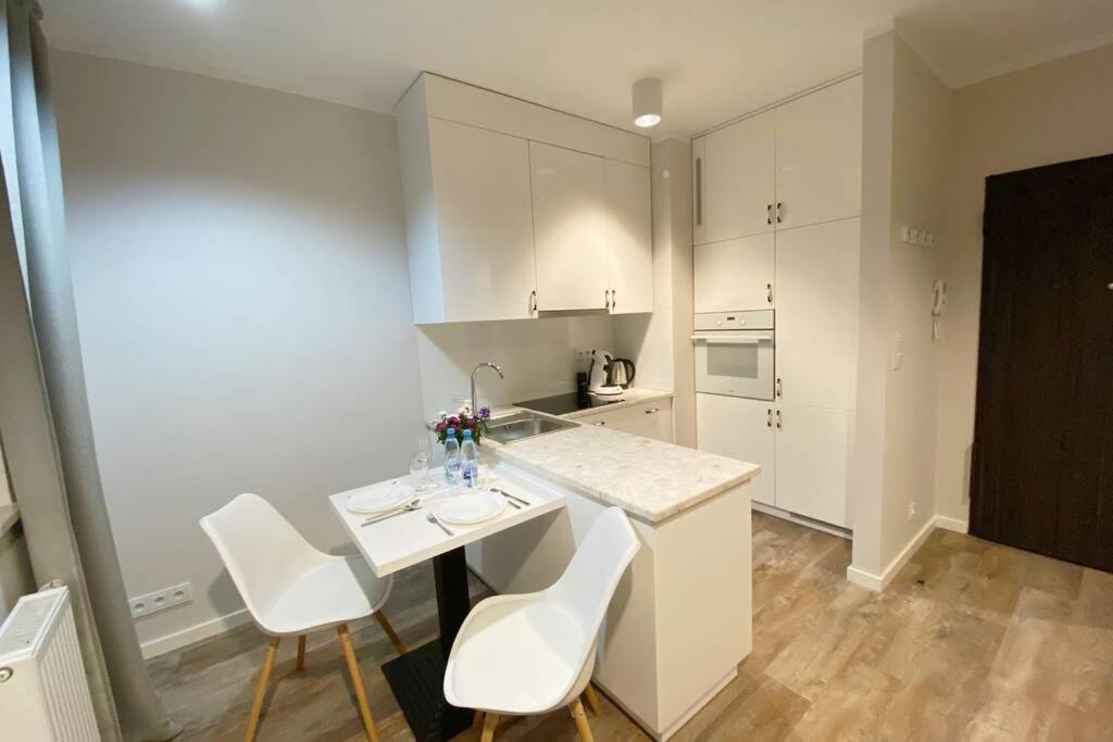 Exclusive 2Br! Apartment Near City Center +Netflix Warszawa Eksteriør bilde